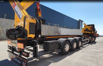 GT CONTAINER SIDELIFTER SEMI TRAILER
The side loader is a kind of construction machine that allows to move the load sideways. It facilitates the transportation of products such as steel beams or long wooden planks. Sidelifter is a semi-trailer used to transport and lift containers over long distances. Side loaders produced by Gt semitrailer consist of quality materials. With its large volume and durability, you can go up in your business with professional transportation with GT's sidelifter side loader semi-trailers.

